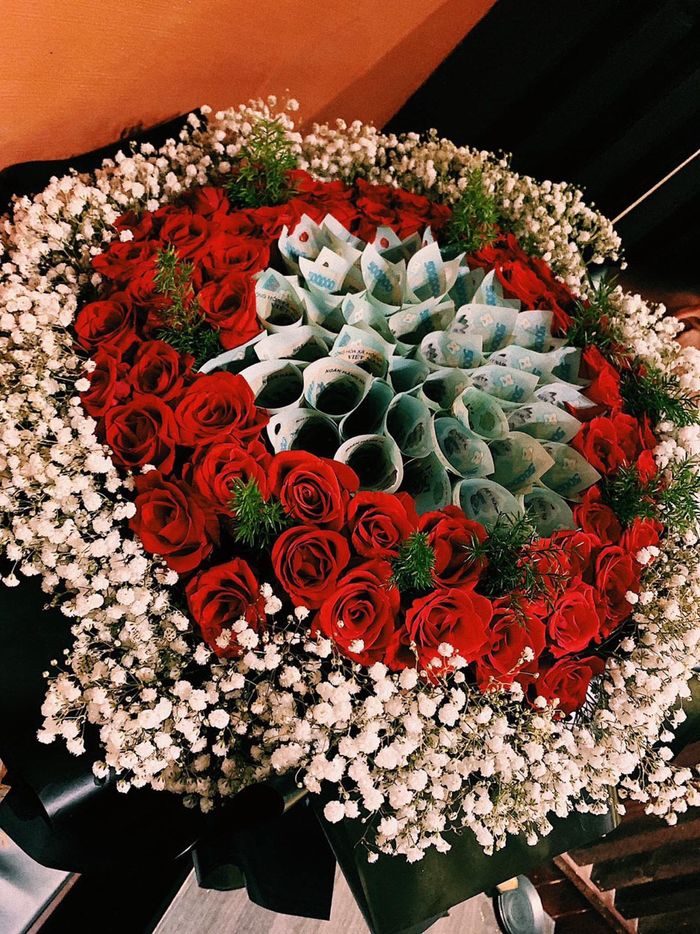 Valentine mùa dịch: Khẩu trang, nước rửa tay là món quà ý nghĩa nhất
