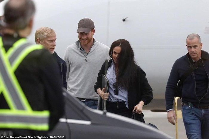 Vợ chồng Meghan lần đầu xuất hiện cùng nhau sau khi rời Hoàng gia