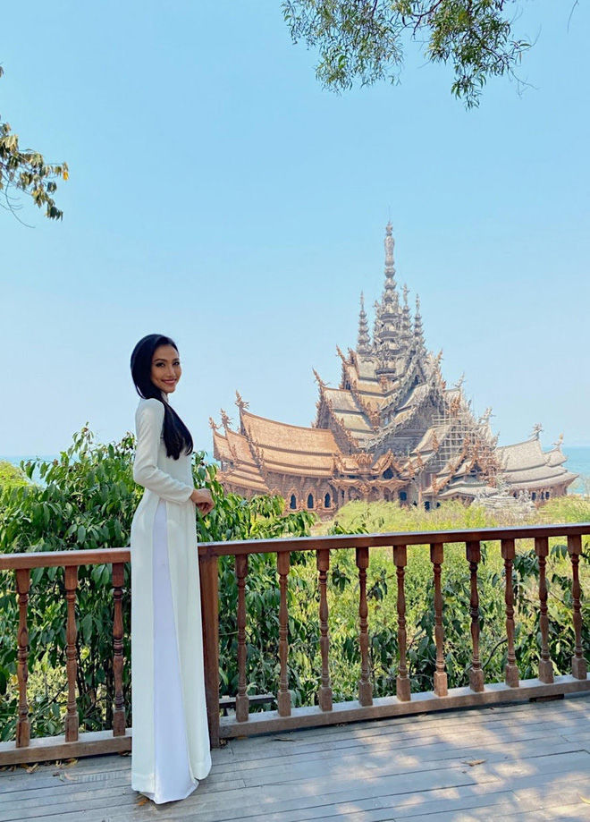 Sao Việt: Đối thủ của Hoài Sa giống Hương Giang như đúc