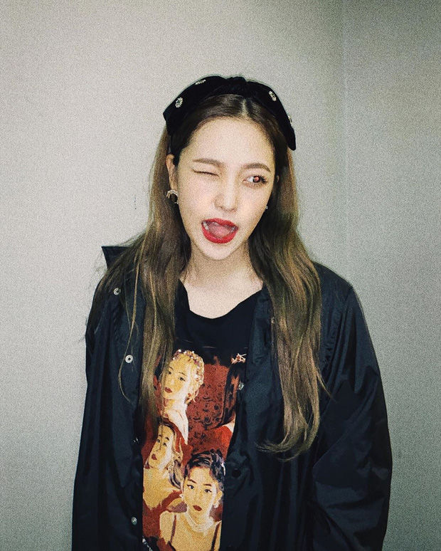 Sao Kpop sủng băng đô, chun cột tóc nơ to: Irene, Lisa đua nhau diện