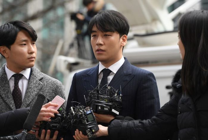 SeungRi dính phải hàng loạt bê bối khiến công chúng phẫn nộ