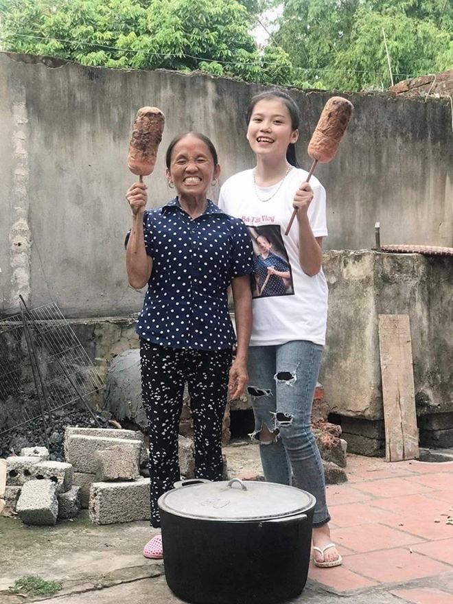 Học theo mẹ và anh trai làm Vlog, con gái bà Tân khiến CĐM thất vọng
