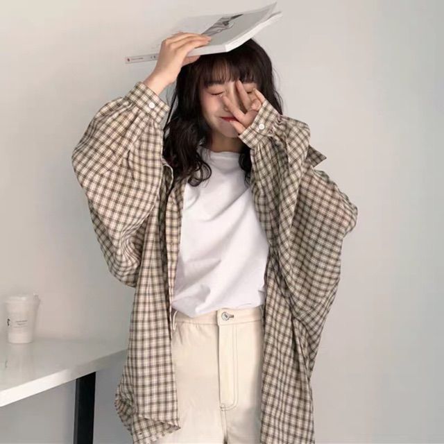 F5 phong cách với áo sơ mi: Hãy thử mix với quần short sắc màu