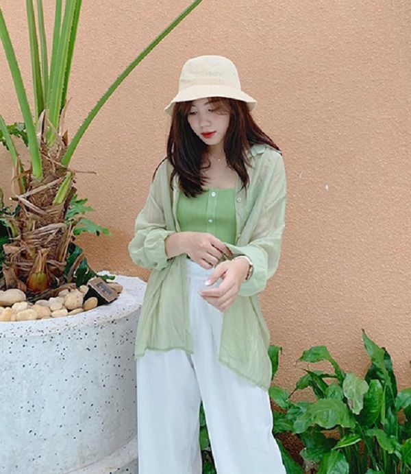 F5 phong cách với áo sơ mi: Hãy thử mix với quần short sắc màu