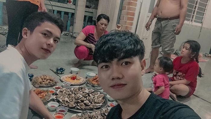 Cặp đôi mỹ nam: Yêu sau hai ngày quen, sẵn sàng chạy 30km để xin lỗi