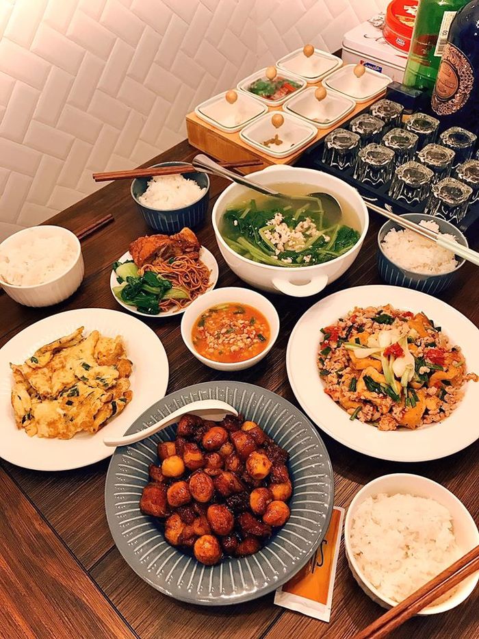 Vợ chồng trẻ cải tạo căn hộ cũ thành không gian xinh đẹp, tiện nghi