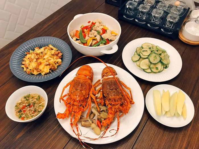 Vợ chồng trẻ cải tạo căn hộ cũ thành không gian xinh đẹp, tiện nghi