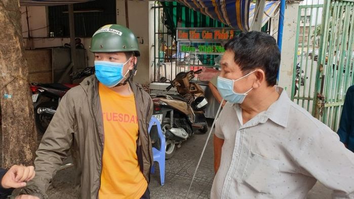 Nam thanh niên thành kẻ không nhà khi chung cư Hòa Bình phong tỏa