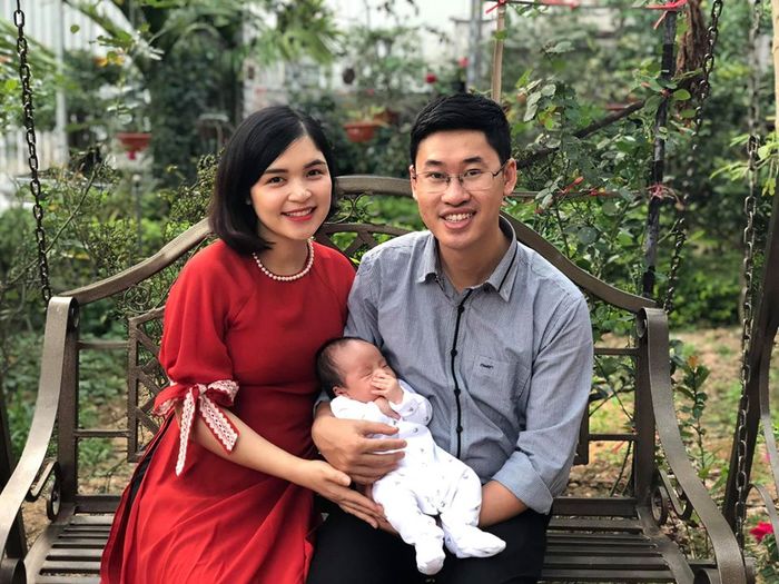Chị gái Hoà Minzy diện đồ bơi khoe dáng cực nuột dù đã là gái một con