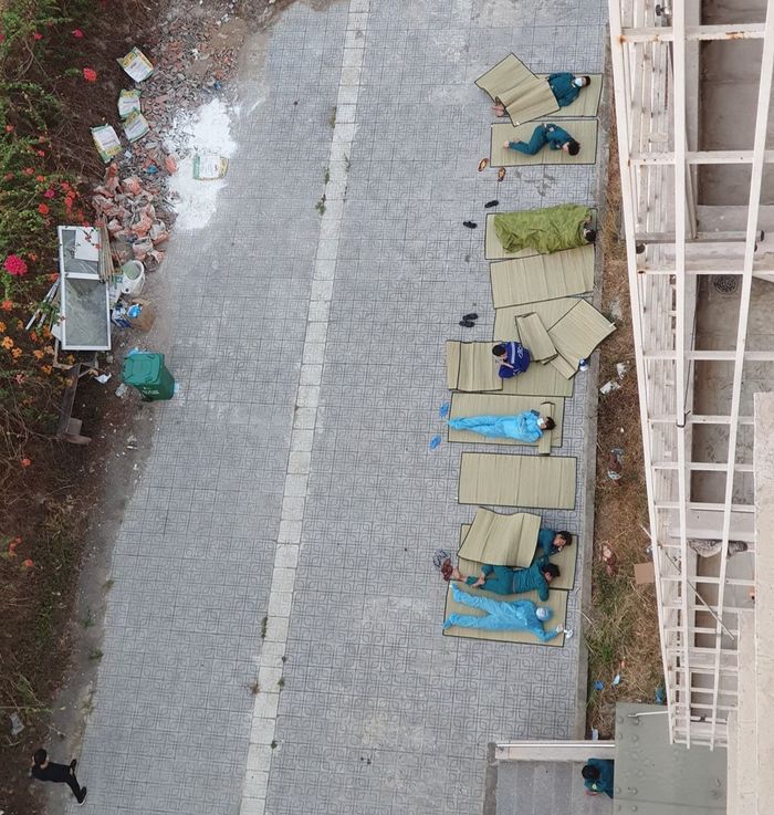 Vợ người điều khiển xe cách ly: Từ lúc có dịch anh ấy làm trắng đêm