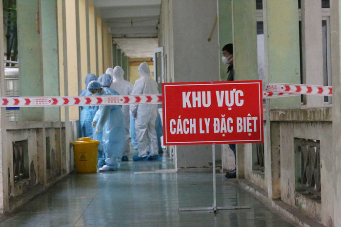 Vợ người điều khiển xe cách ly: Từ lúc có dịch anh ấy làm trắng đêm