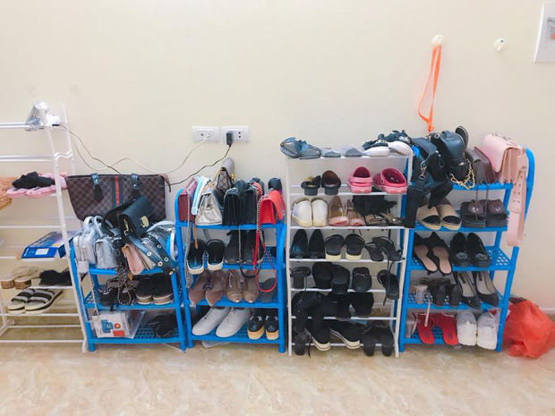 Góc kể khổ: Giày đã ít còn bị chiếm chỗ, nhìn tủ giày toàn của vợ thôi