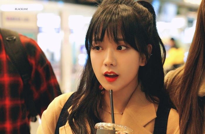 Idol nữ để kiểu tóc buộc nửa đầu: Taeyeon, Joy