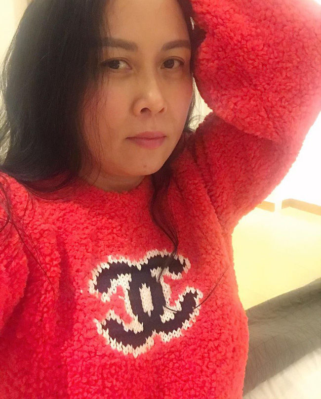 Đụng cả set đồ với “chị iu” Phượng Chanel, Ngọc Trinh lần đầu thất thế
