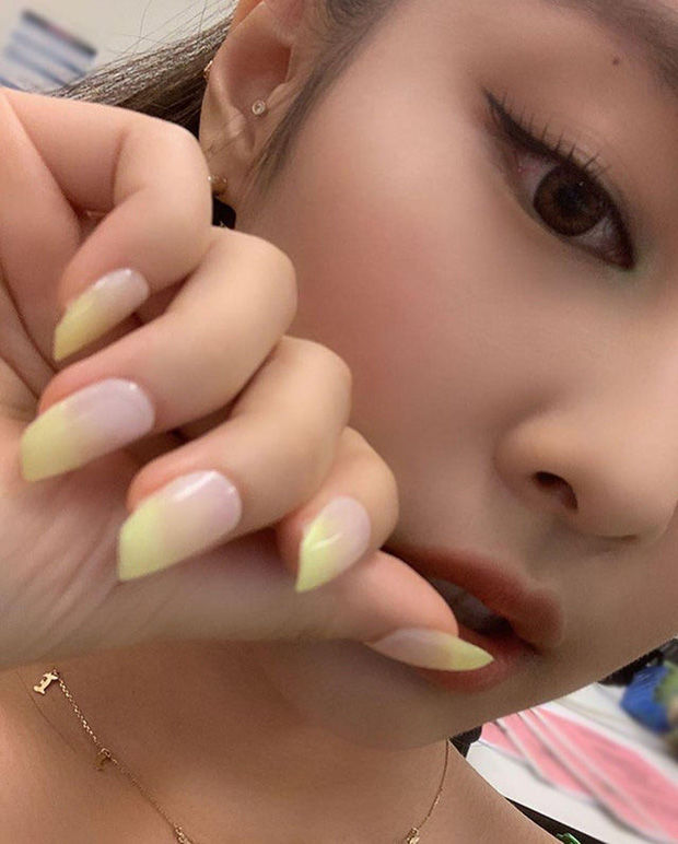Bộ sưu tập nail của Jennie: Thích xinh yêu thì vẽ gấu teddy, hoa cúc
