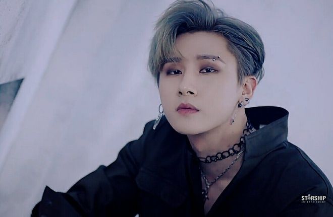 V (BTS) và loạt nam idol đeo khuyên ở vị trí độc lạ