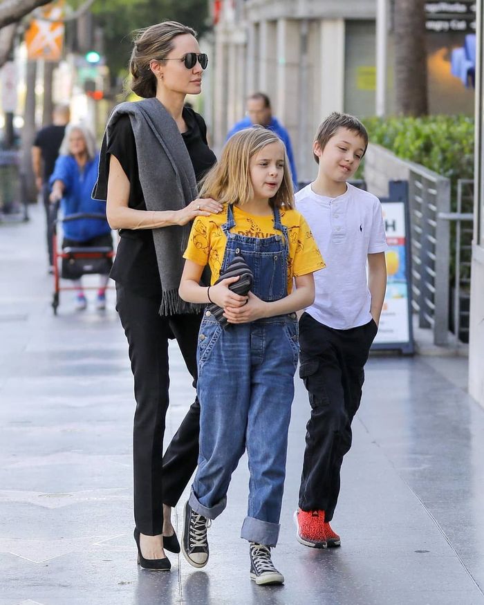 6 nhóc tỳ nhà Brangelina lột xác: Shiloh từ công chúa hóa tomboy
