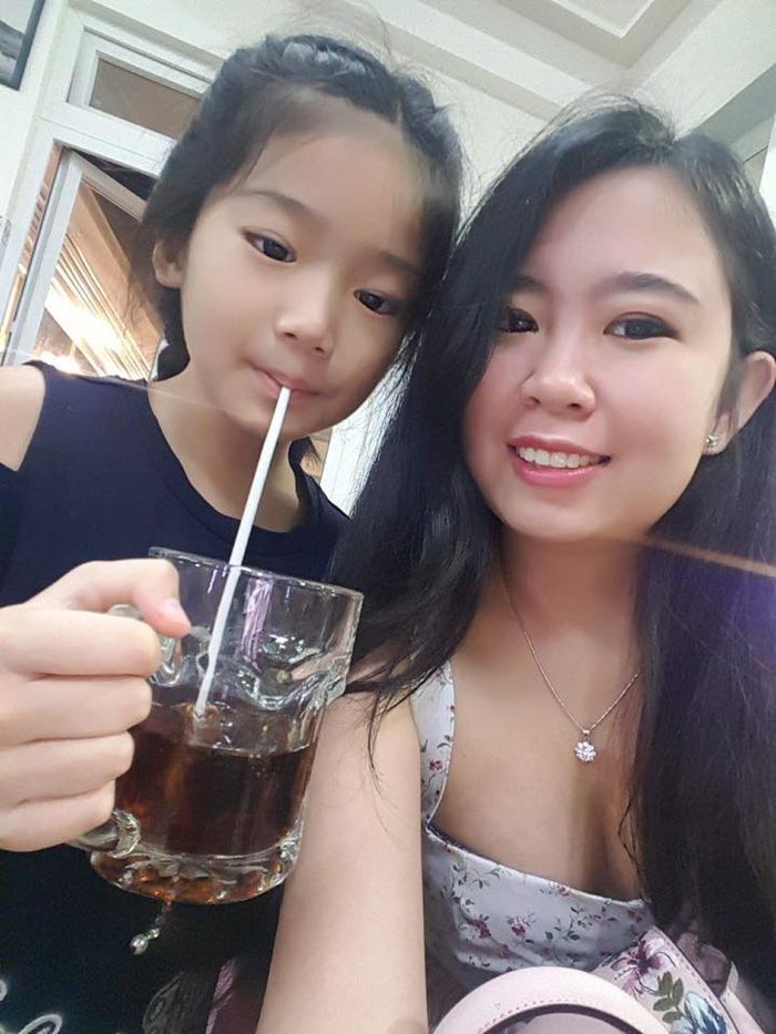 Ấm lòng câu chuyện bé gái 10 tuổi tự tay dành tặng mẹ món quà bất ngờ