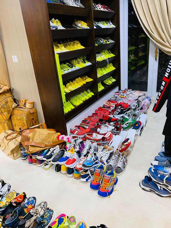 Phòng của Mr. Đàm: Shop thời trang cũng chào thua