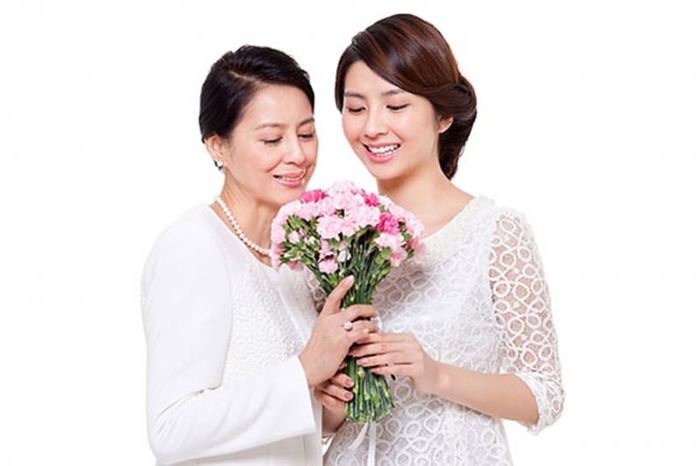 Là phụ nữ, dù ở bất kỳ độ tuổi nào đều đáng được quan tâm và hạnh phúc