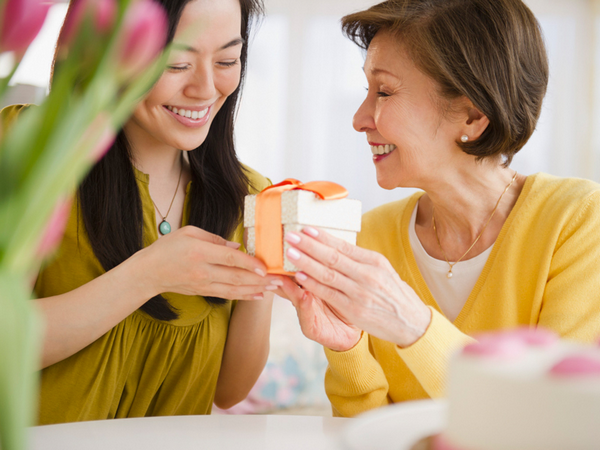 Là phụ nữ, dù ở bất kỳ độ tuổi nào đều đáng được quan tâm và hạnh phúc
