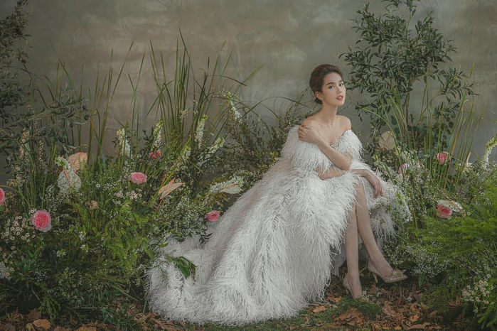 Ảnh sao Việt: Lan Ngọc ôm hôn Vỹ Dạ và Thúy Ngân, Đông Nhi trẻ trung
