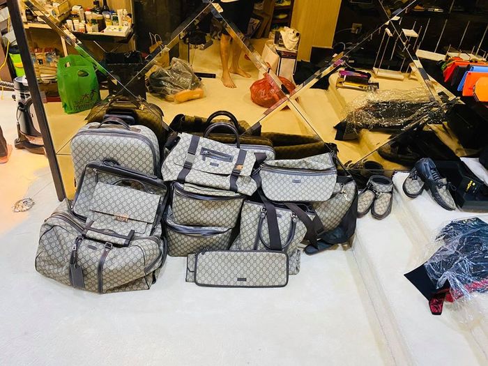Phòng của Mr. Đàm: Shop thời trang cũng chào thua