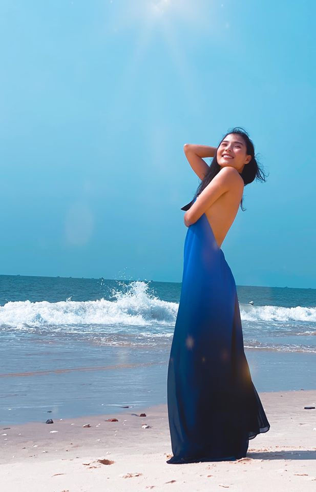 Ảnh hot sao Việt: Thanh Hằng diện bikini gợi cảm, Elly Trần trẻ trung