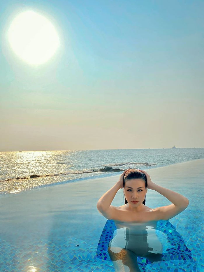 Ảnh hot sao Việt: BB Trần tình tứ ôm Jun Phạm
