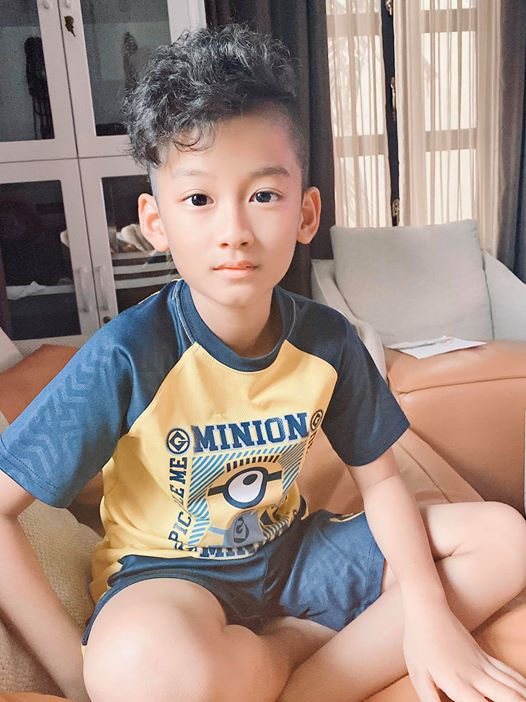 Lệ Quyên khoe ảnh con trai soái ca, bộ tứ Mây Trắng hội ngộ