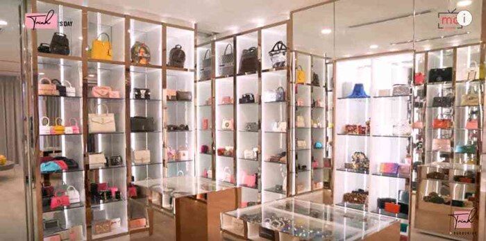 Phượng Chanel và hội chị em đến biệt thự của Ngọc Trinh chống dịch