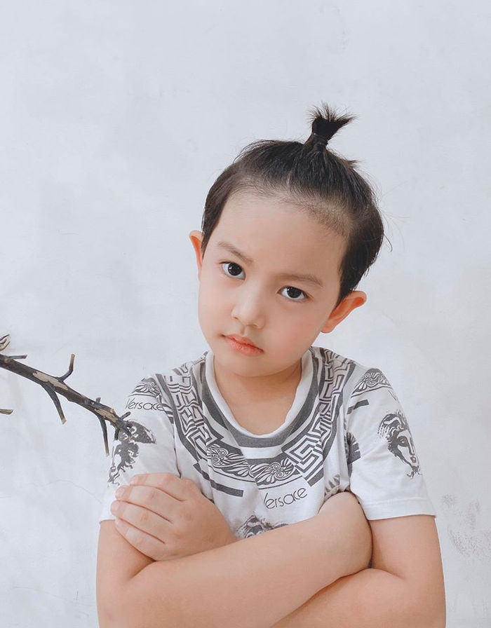 Sỹ Luân khoe ảnh con gái đầu lòng, Đan Trường chụp ảnh bên quý tử