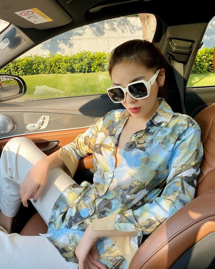 Việt Anh quây quần bên con trai, Thúy Ngân đi trực thăng siêu sang
