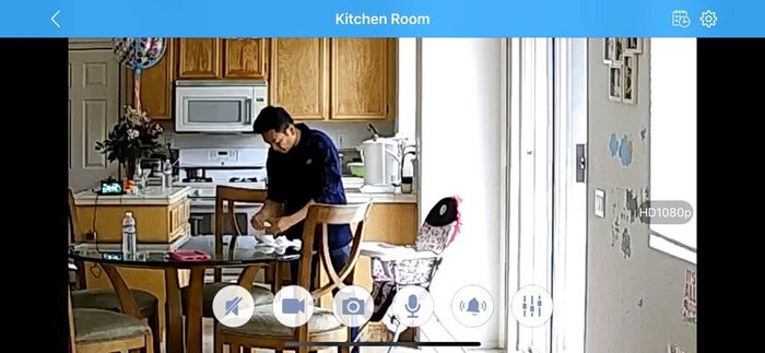 Xem camera tại nhà riêng, Thanh Thảo sợ mất chồng vì chăm con quá giỏi