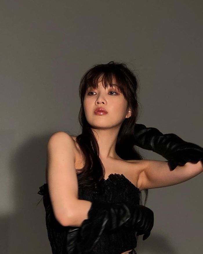 Idol nữ để kiểu tóc buộc nửa đầu: Taeyeon, Joy