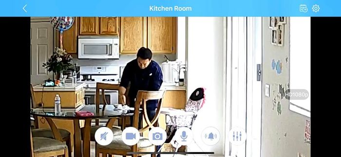 Xem camera tại nhà riêng, Thanh Thảo sợ mất chồng vì chăm con quá giỏi