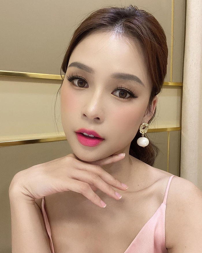Sao Việt 27/3: Đông Nhi ẩn ý mang thai, Elly Trần khoe dáng