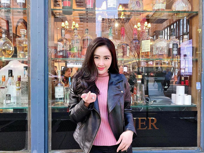 Sao hot Việt: Chi Pu khoe tạo hình cực giống Lisa; Trấn Thành - Trường