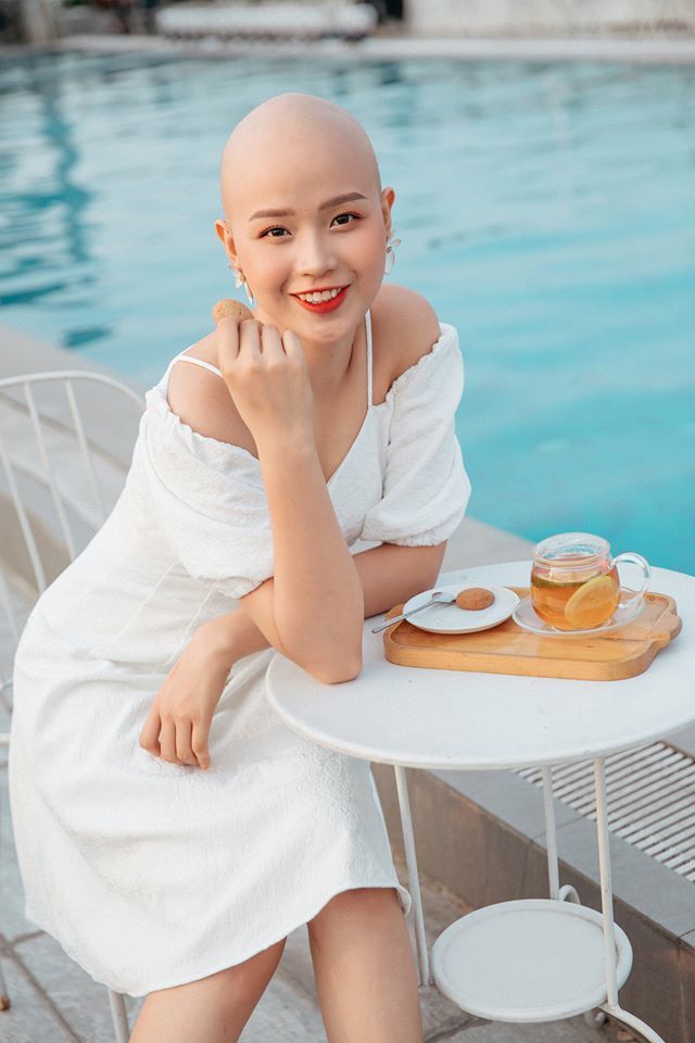 Cô gái bị bệnh hiểm nghèo mọc tóc sau chuỗi ngày làm bạn với hóa chất