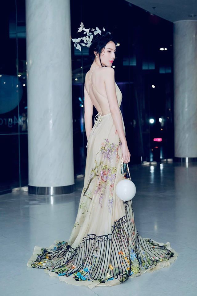 Thủy Tiên có gu thời trang ấn tượng, hàng hiệu đắt đỏ