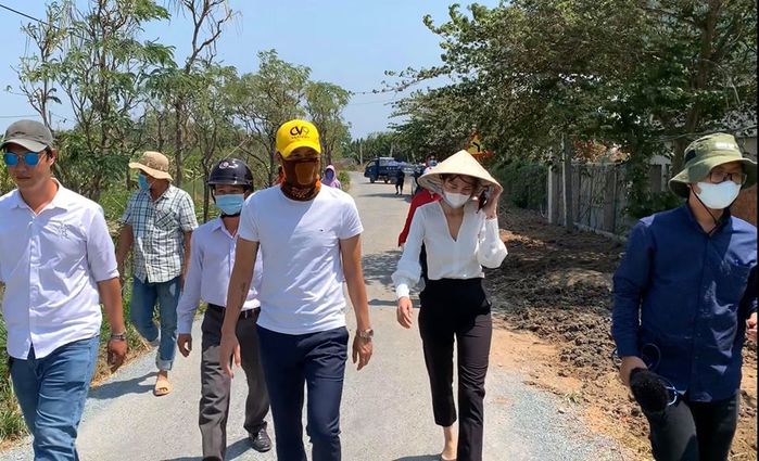 Thủy Tiên có gu thời trang ấn tượng, hàng hiệu đắt đỏ