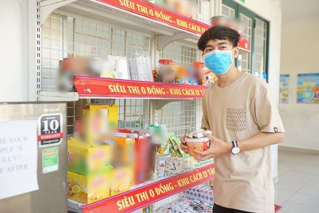 Ấm lòng với siêu thị 0 đồng phục vụ người cách ly tại quận 2