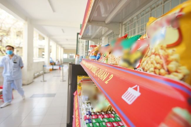 Ấm lòng với siêu thị 0 đồng phục vụ người cách ly tại quận 2