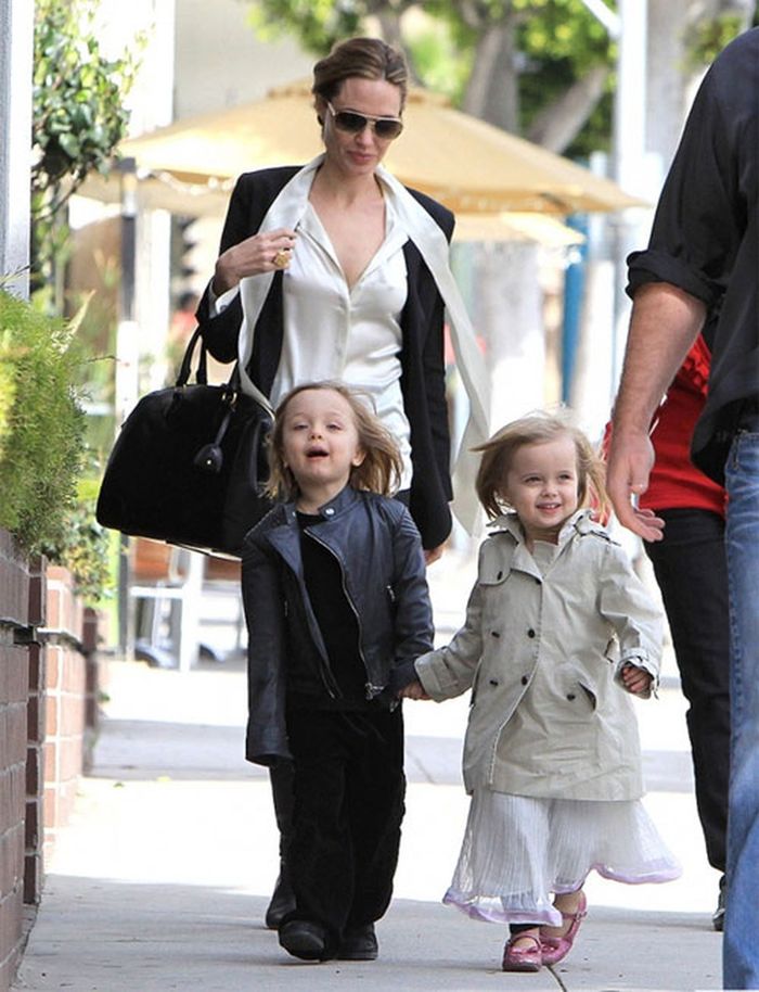 6 nhóc tỳ nhà Brangelina lột xác: Shiloh từ công chúa hóa tomboy