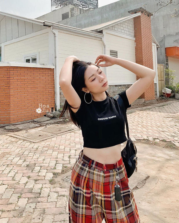Áo blazer, quần ống rộng là các outfit xịn sò đang phủ sóng Instagram