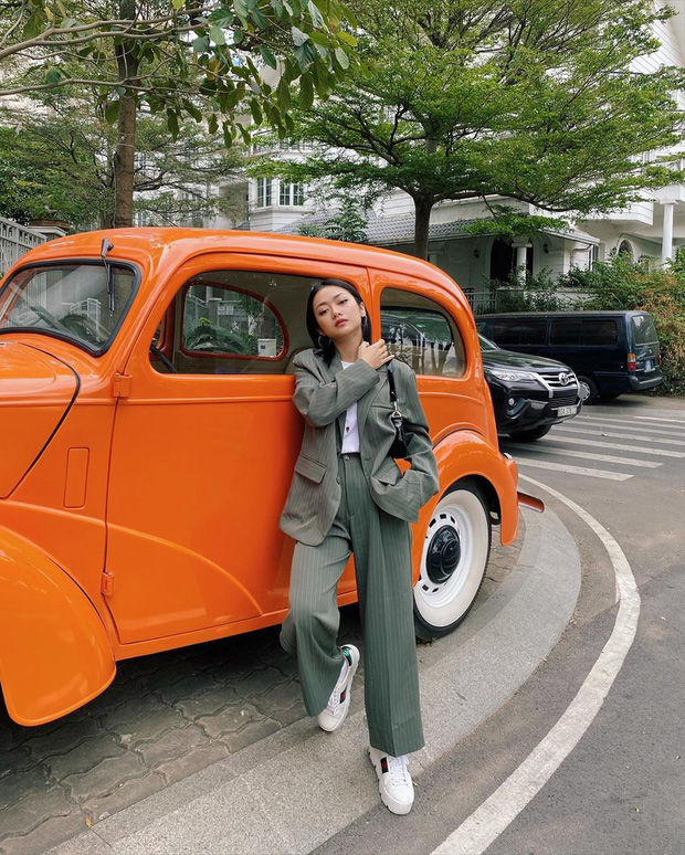 Áo blazer, quần ống rộng là các outfit xịn sò đang phủ sóng Instagram