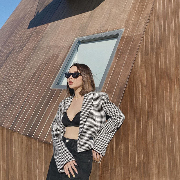 Áo blazer, quần ống rộng là các outfit xịn sò đang phủ sóng Instagram