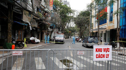 Hà Nội chế tạo thành công buồng khử khuẩn toàn thân chống Covid-19