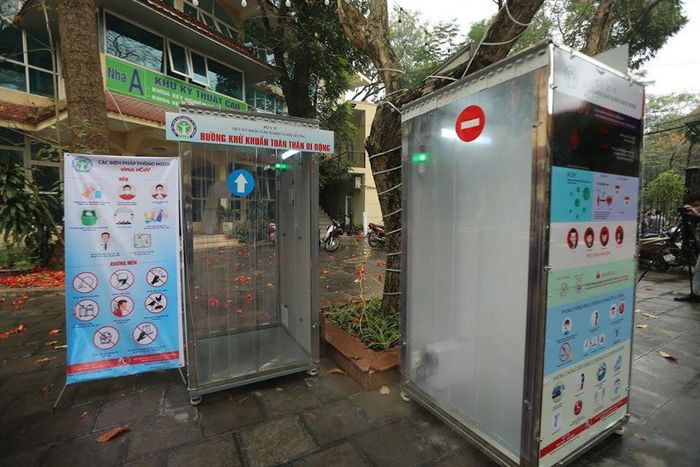 Hà Nội chế tạo thành công buồng khử khuẩn toàn thân chống Covid-19