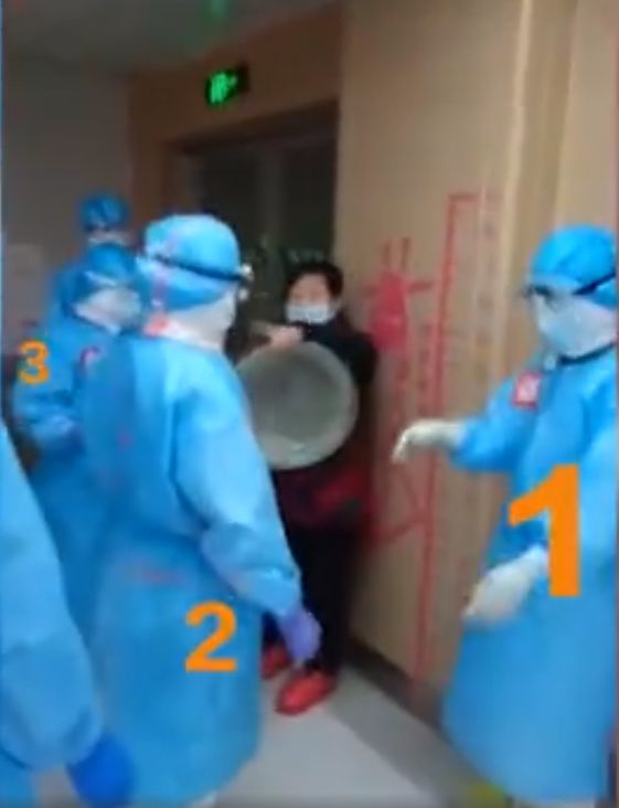 Bà cụ 79 tuổi mắc Covid-19 lập kế trốn viện làm y bác sĩ TQ lao đao